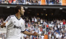 开云下载-赛道上的王权更迭，阿隆索驾驭红牛力克威廉姆斯，演绎绝对统治