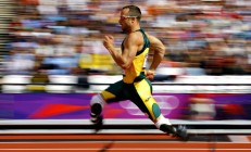 开云体育在线-绿茵场与硬木地，德甲争冠焦点战与勇士完胜火箭的双重奏