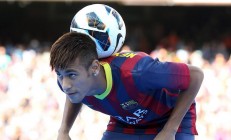 开云官方app入口-绿茵场与乒乓台的双重奏，法国队完胜韩国队，樊振东高光表现诠释竞技之美