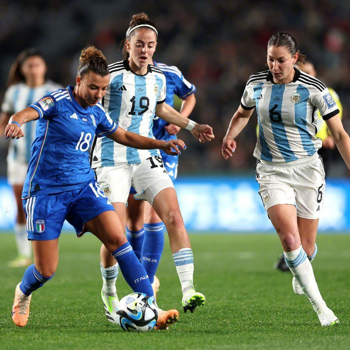 包含阿根廷女足队在国际比赛获得成功的词条