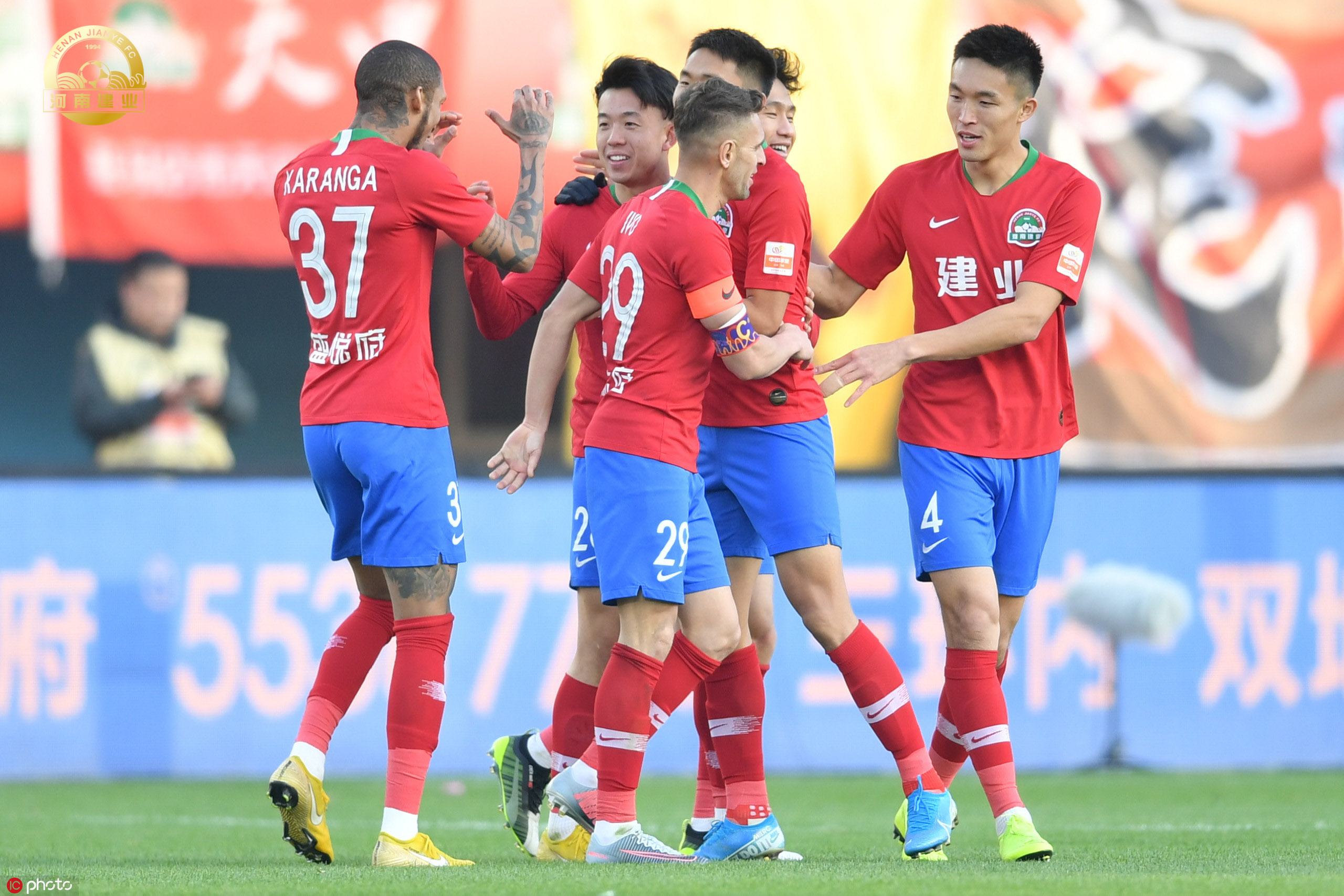 包含富力客场逆转建业，实现三连胜的词条