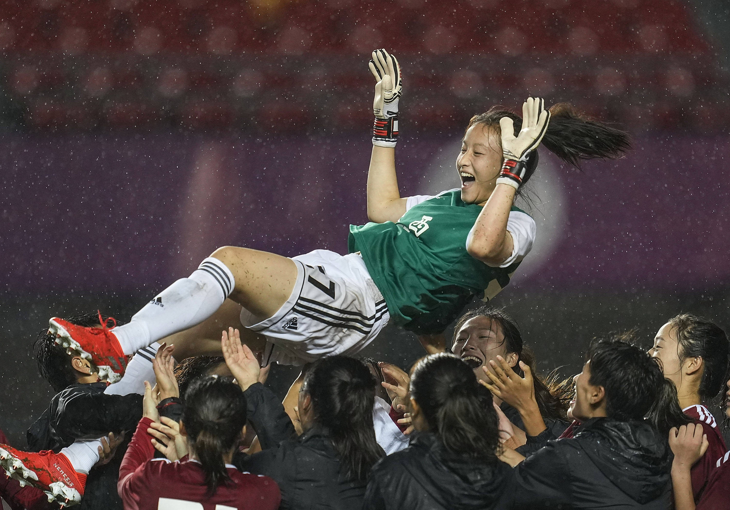 包含山东队势如破竹，坚决击败陕西队的词条