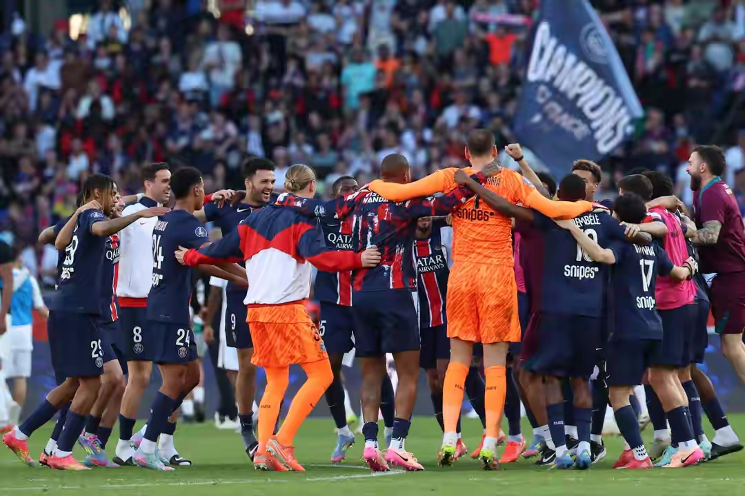 关于圣埃蒂安主场惨败巴黎圣日耳曼，取得两连胜的信息