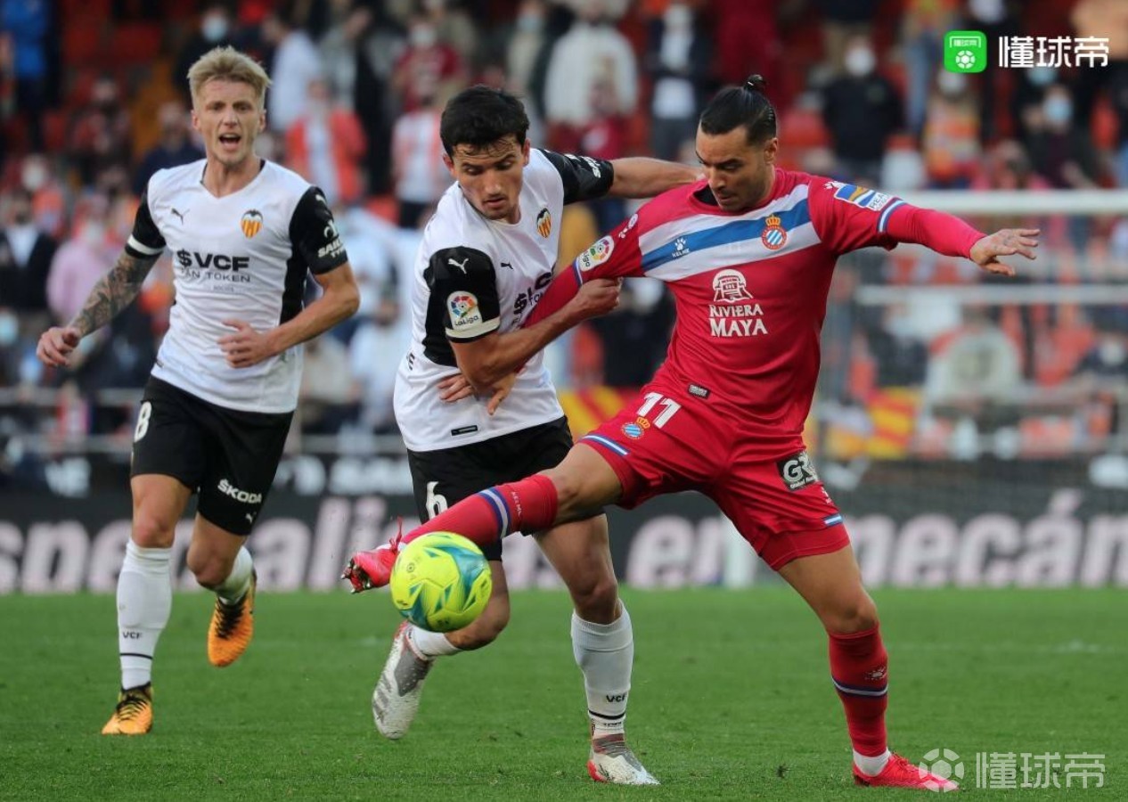 西班牙在客场击败秘鲁，保持领先优势的简单介绍