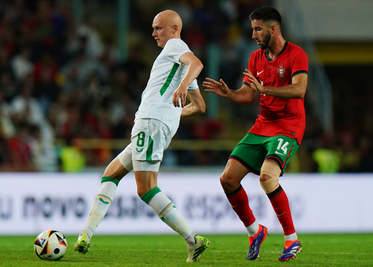 包含紧张的比赛中球员们展现出惊人的实力的词条