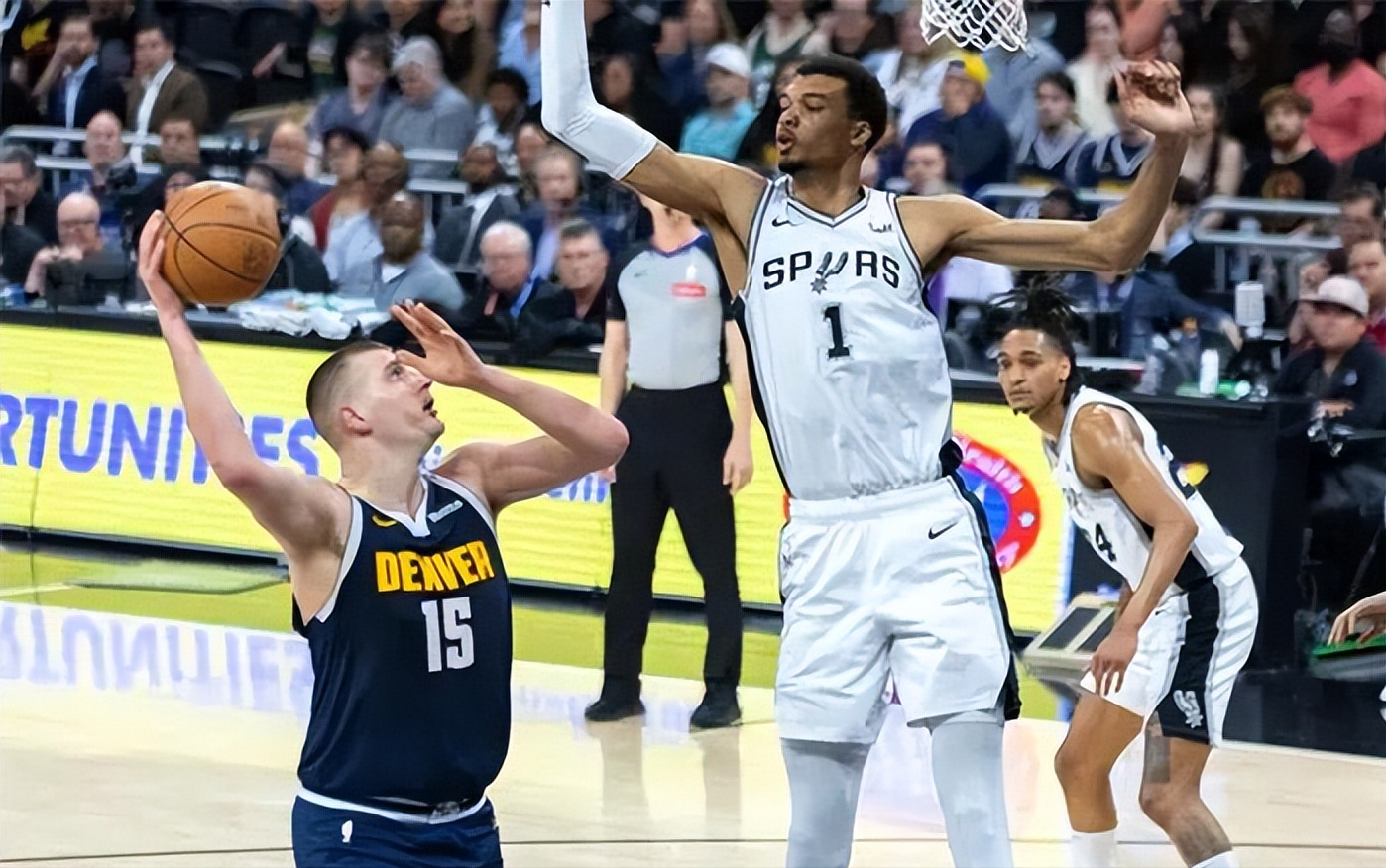 关于广东队碾压爵士，约基奇关键制胜的信息