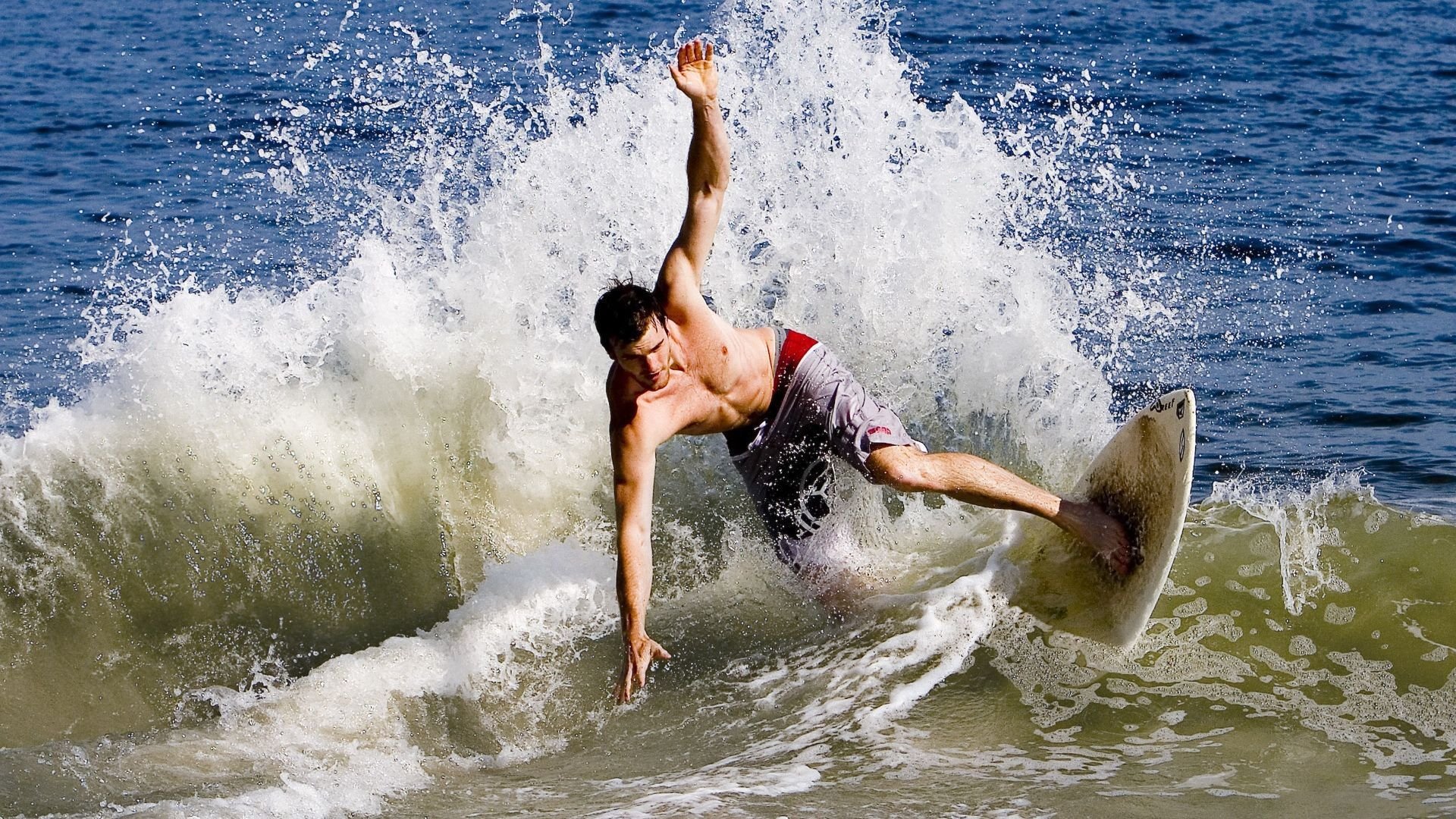 当沙漠之鹰掠过太平洋，萨拉赫的生死接管与加纳的终场绝杀，诠释体育唯一性的双重奏