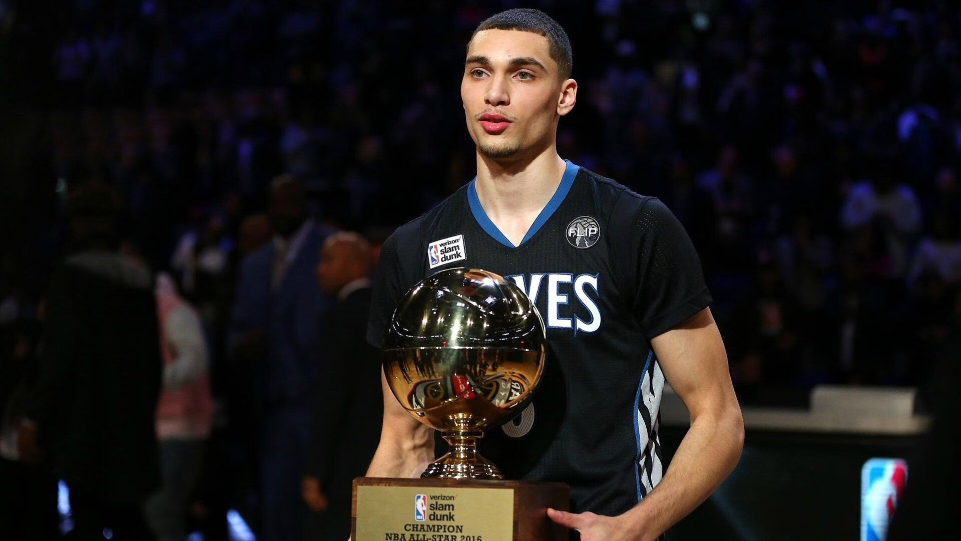 灰熊关键战突围火箭,霍勒迪成为关键先生