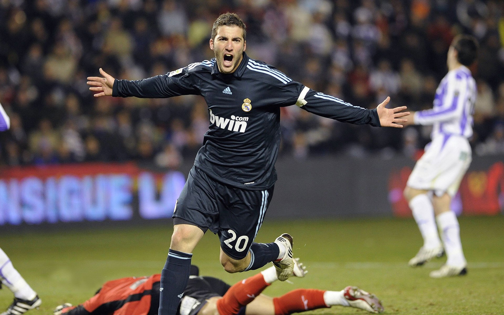 街道赛焦点战，亚特兰大连续得分压制国际米兰